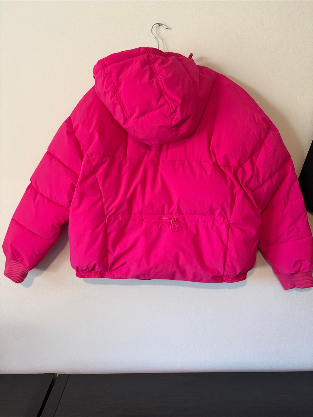 Levi's Bright Pink Hooded woman’s Puffer Jacket - Picture 2 of 8